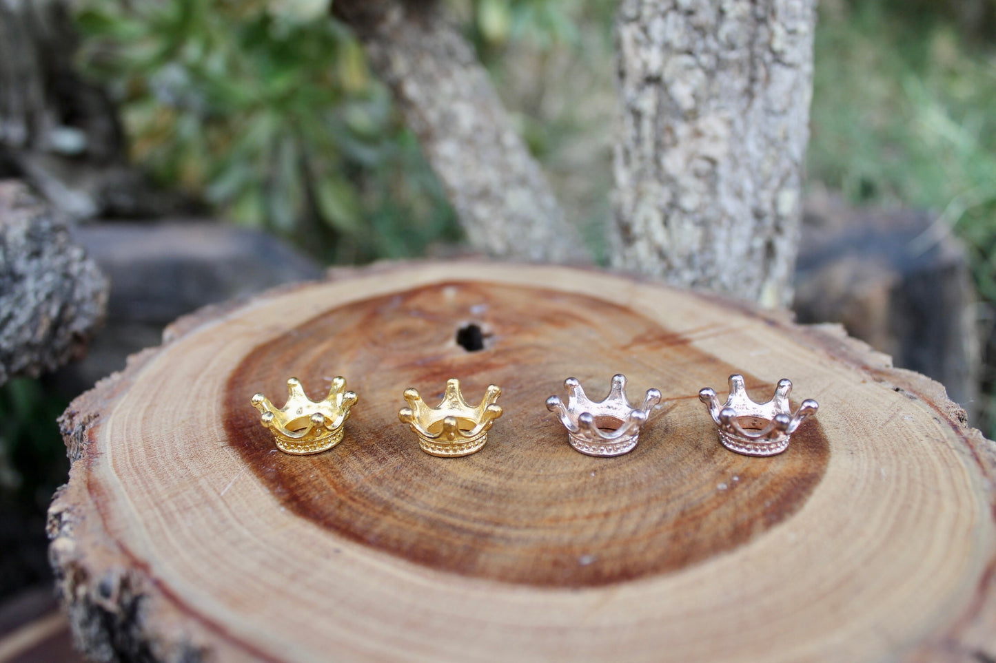 Crown crystal sphere stands