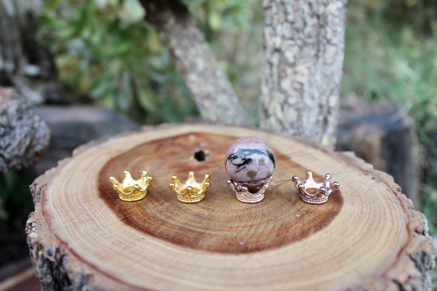Crown crystal sphere stands