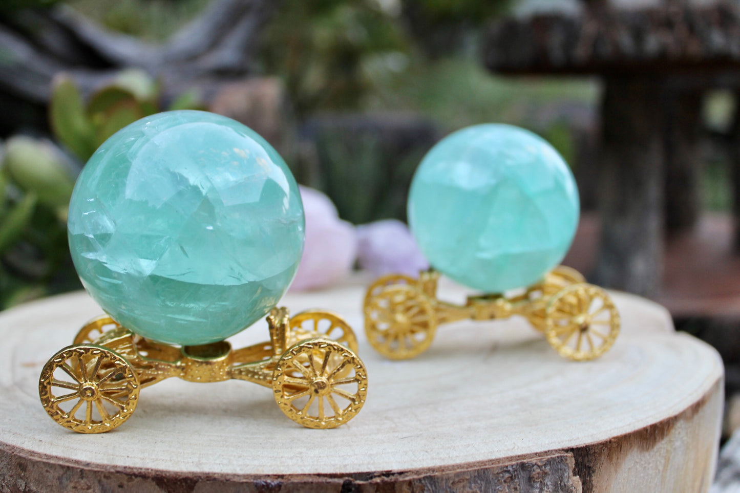 Carriage crystal sphere stands