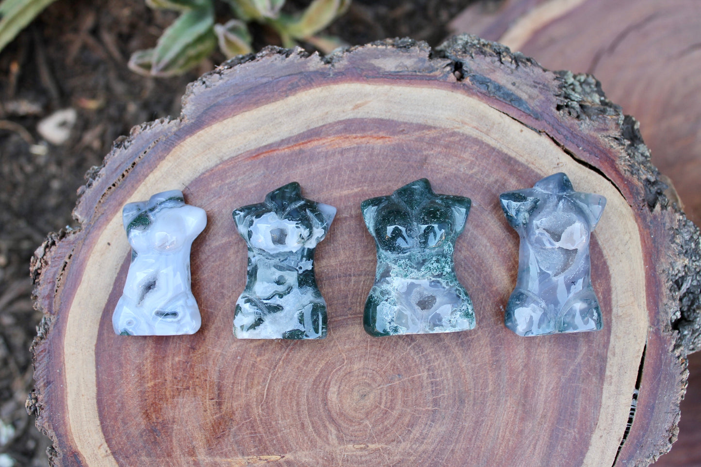 Moss agate crystal bodies